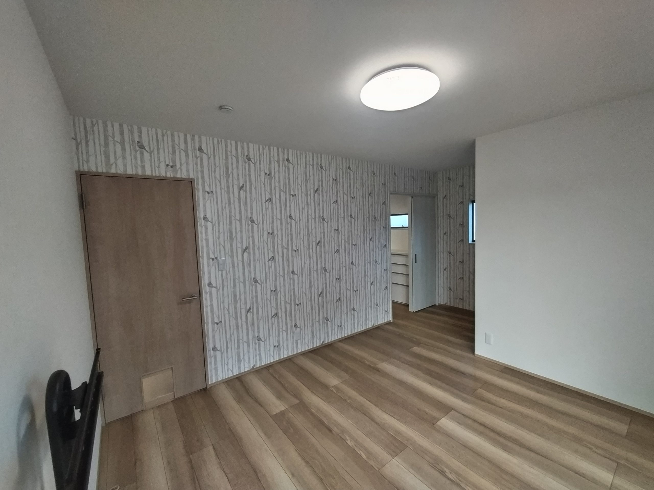 猫ちゃんが行き来できるペットドア付室内ドア