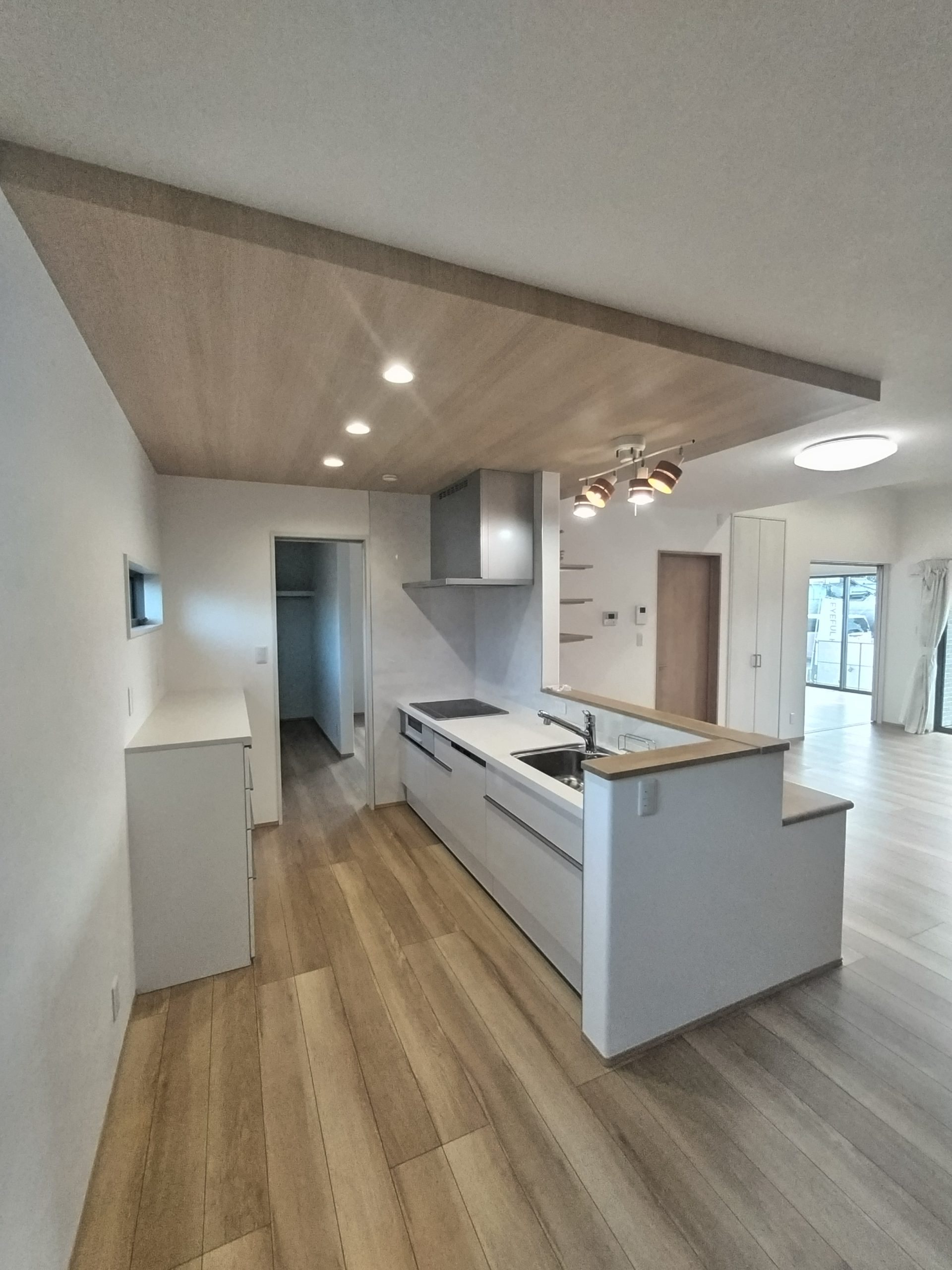 キッチンから直接お部屋に直行できる間取りとなっています