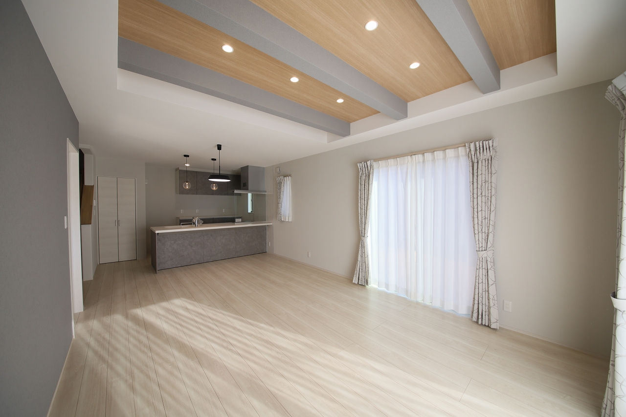 落ち着いたトーンで統一されたリビング